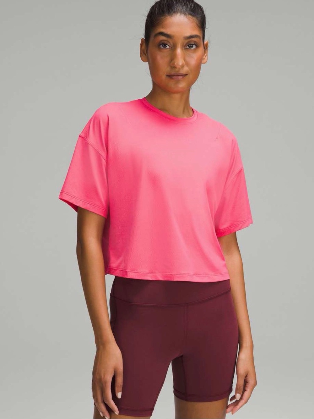 Lululemon cropped tshirt in vivid plum- Size 6